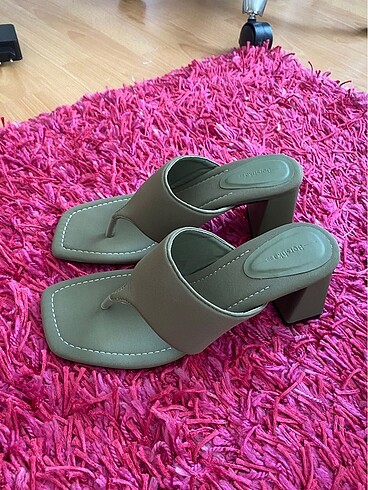 38 Beden haki Renk Bershka topuklu sandalet