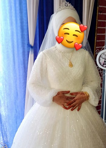 Yüksek Yakalı Prenses Gelinlik