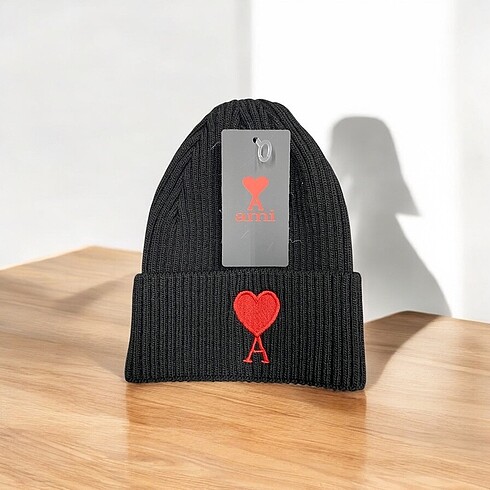 Ami Unisex Bere