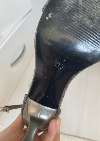 Nine West Gri Yılan Desenli Tokalı İnce Topuklu Ayakkabı