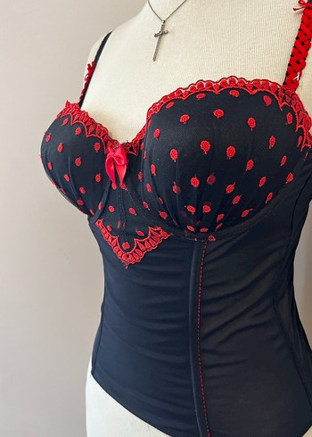 Kırmızı İşlemeli Gotik Straplez Büstiyer - Görsel 3