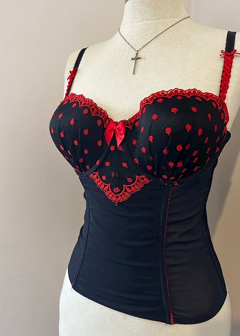 Kırmızı İşlemeli Gotik Straplez Büstiyer - Görsel 2