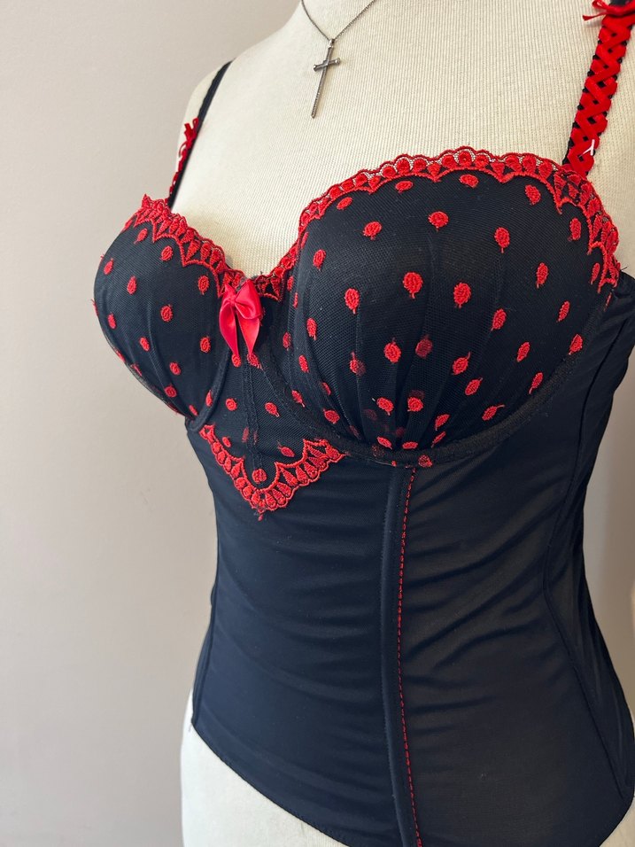 Kırmızı İşlemeli Gotik Straplez Büstiyer - Görsel 3