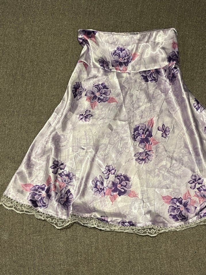 Lila Dantel Detaylı Saten Etek - Görsel 2