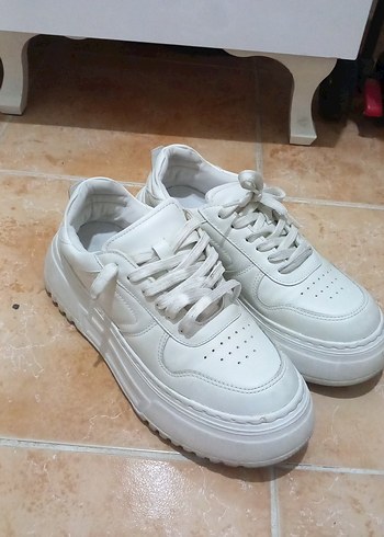 Beyaz Minimalist Kadın Platform Spor Ayakkabı