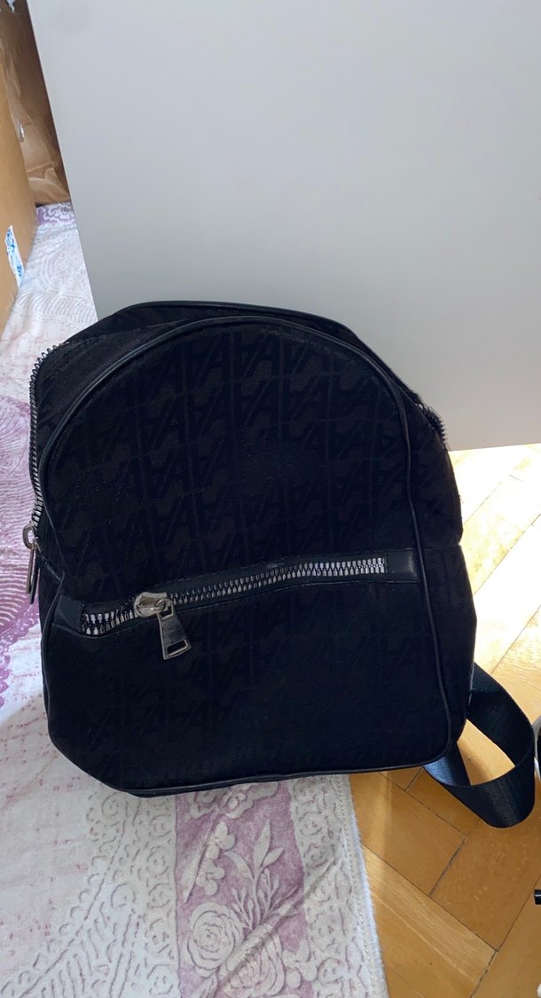 Siyah Süet Fermuarlı Kadın Sırt Çantası - Görsel 4