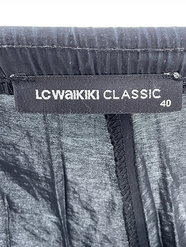 40 Beden siyah Renk LC Waikiki Düz Kesim %70 İndirimli.