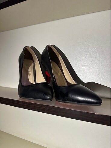 Siyah ince topuk stiletto