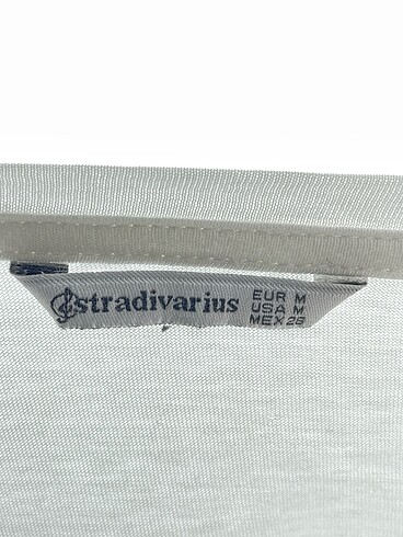 m Beden beyaz Renk Stradivarius T-shirt %70 İndirimli.