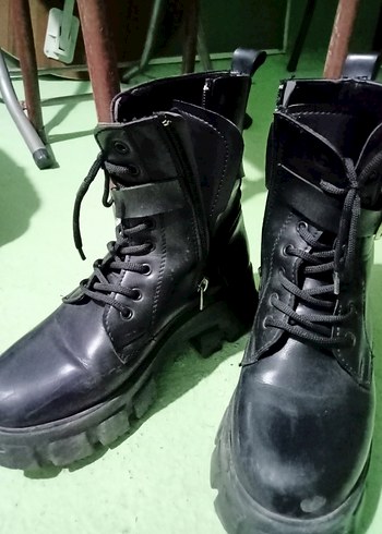 Derimod Siyah Deri Goth Kadın Botları Tokalı