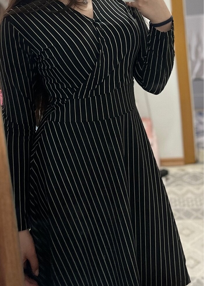 Siyah çizgili elbise - Görsel 2