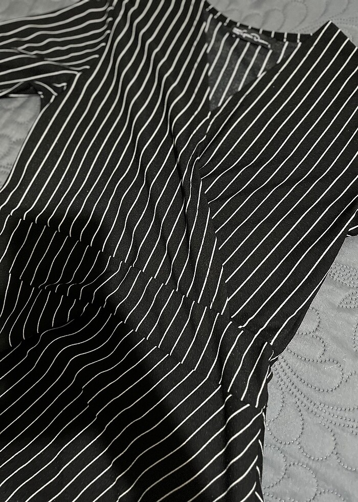 Siyah çizgili elbise - Görsel 4