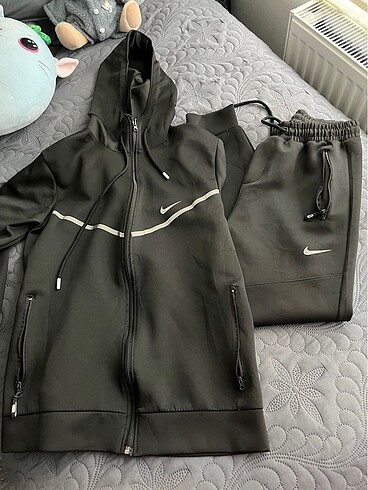 Nike esofman takımı