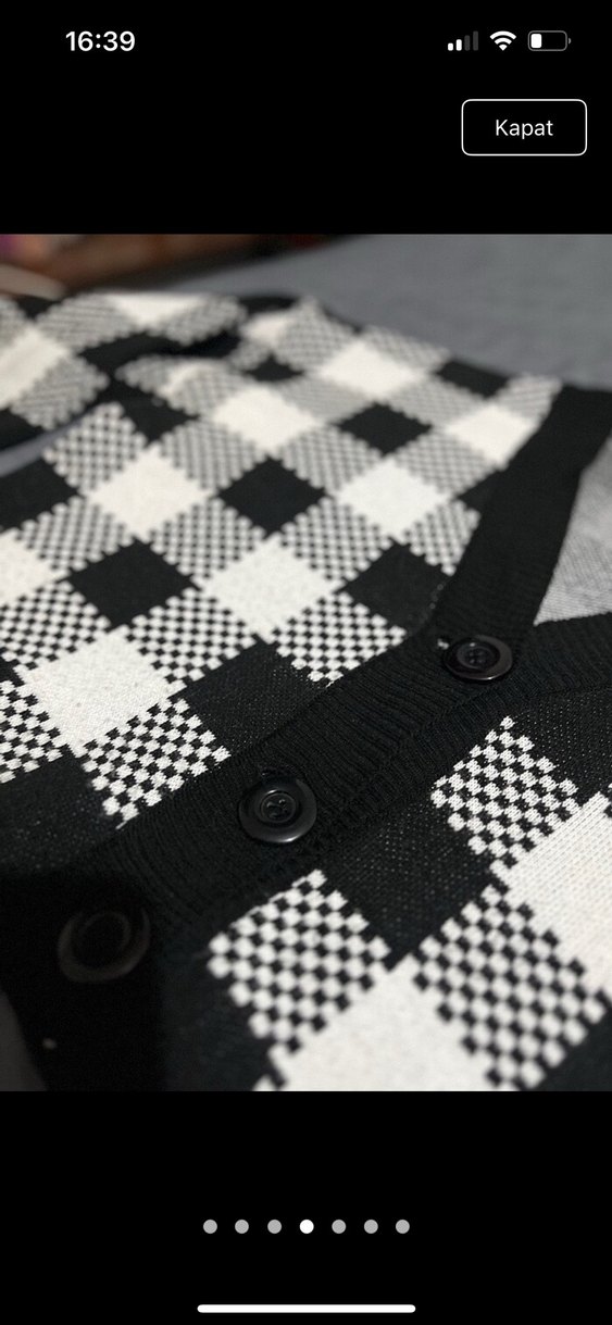 Düğmeli Siyah Kareli V Yaka Midi Hırka - Görsel 4