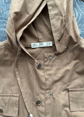 Kapüşonlu Bej Düğmeli Kadın Ceket - Görsel 3