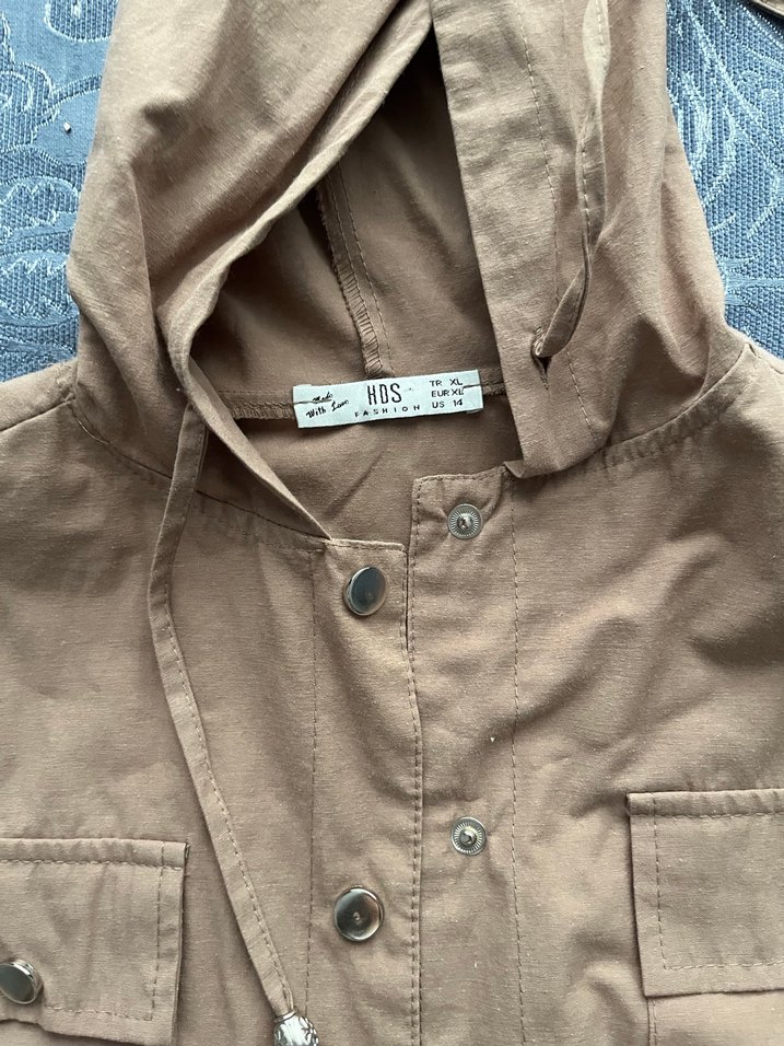 Kapüşonlu Bej Düğmeli Kadın Ceket - Görsel 3