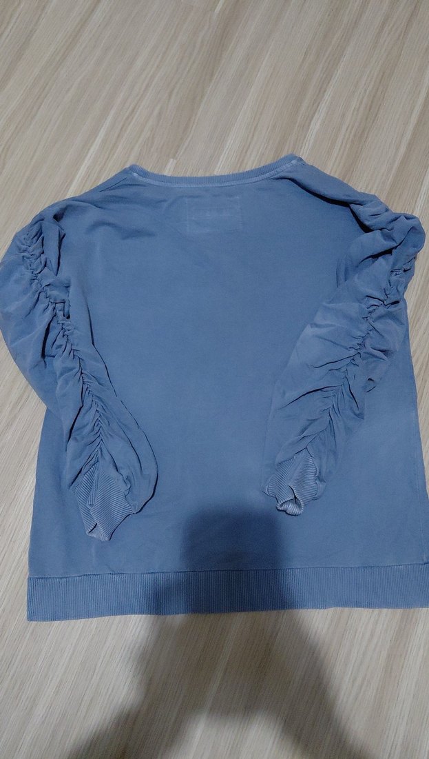 Gri Gotik Kedi Baskılı Fırfırlı Üst - Görsel 3