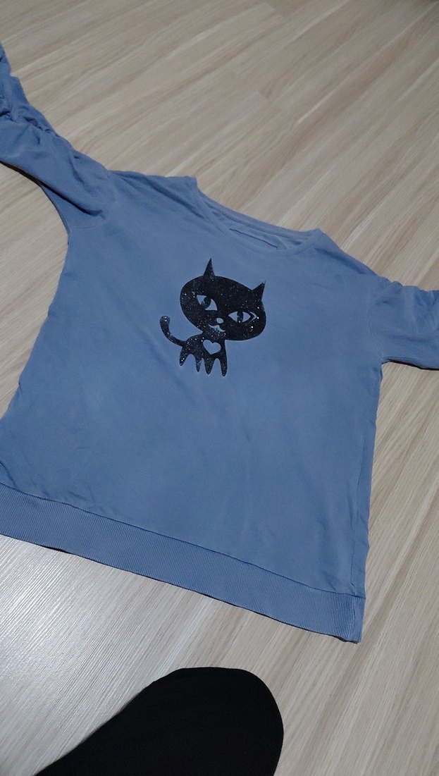 Gri Gotik Kedi Baskılı Fırfırlı Üst - Görsel 5