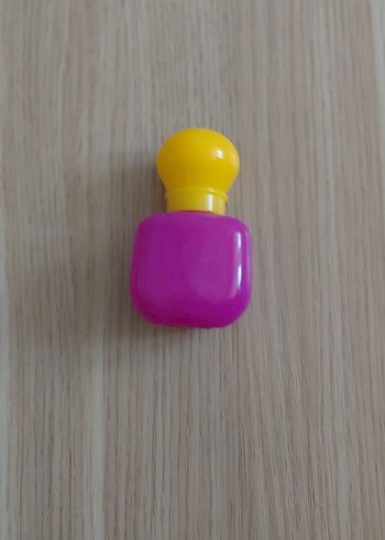 Dışı pembe ve sarı renklerden oluşan mini parfüm - Görsel 2