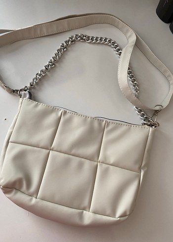 Zara Zincir Detaylı Beyaz Deri Kadın Çanta