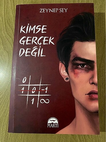 Kimse Gerçek Değil kitap