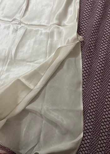 Uzun Beyaz Saten Yırtmaçlı Bohem Elbise - Görsel 2