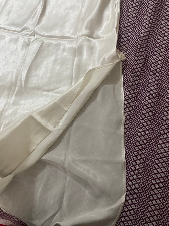 Uzun Beyaz Saten Yırtmaçlı Bohem Elbise - Görsel 2