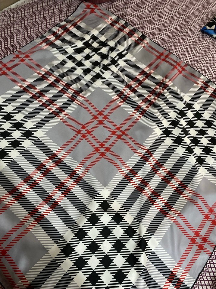 Tuğba kareli eşarp - Görsel 3