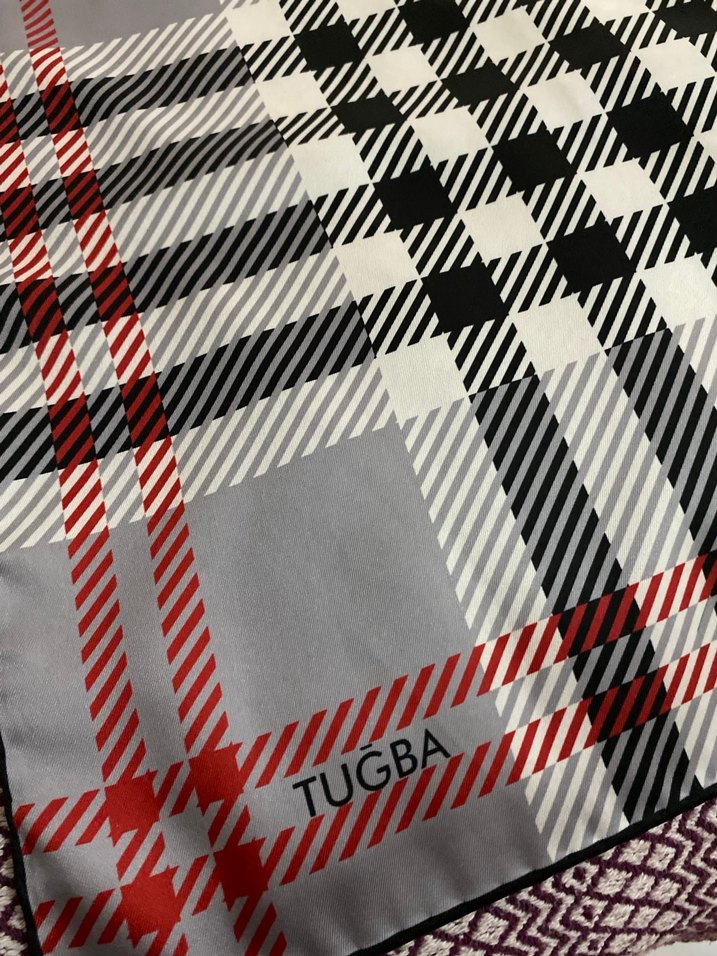 Tuğba kareli eşarp - Görsel 2