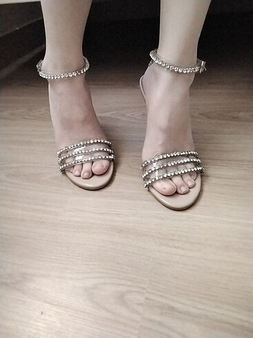Şeffaf taşlı stiletto