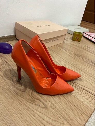 Turuncu stiletto