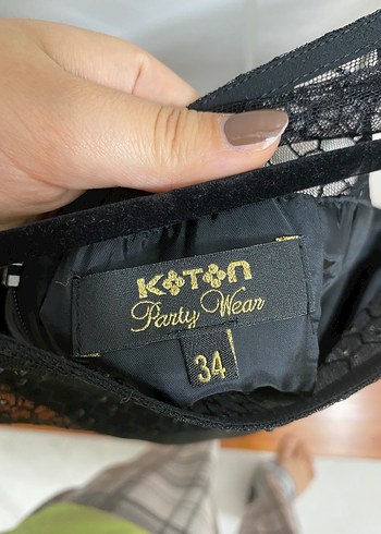 Koton Dantel Detaylı Siyah Abiye Elbise