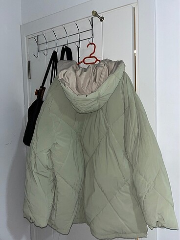 l Beden BERSHKA MONT