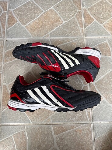 44 Beden Adidas Predator halısaha kramponu