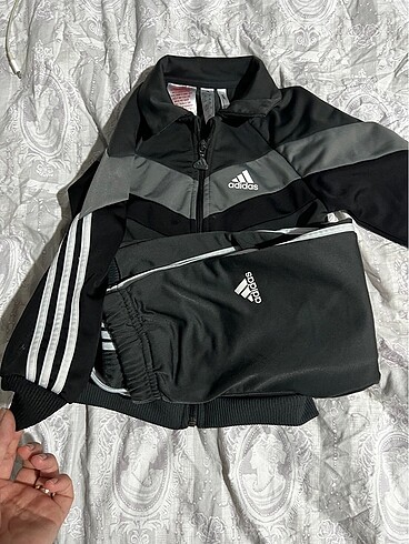 4 Yaş Beden siyah Renk Adidas 4 yaş çocuk eşofman takımı