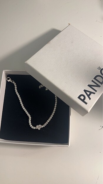 pandora isiltili kalp bileklik