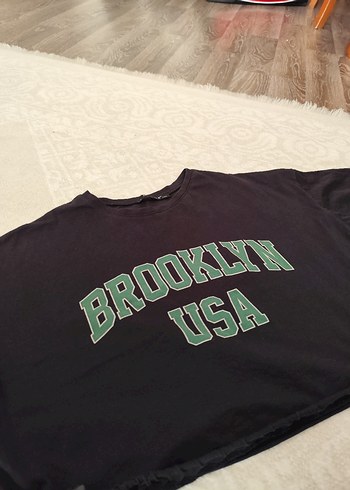 Diğer Kızlar İçin Brooklyn Baskılı crop Tişört