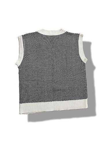 l Beden Krem-Siyah Renkli Oversize Süveter