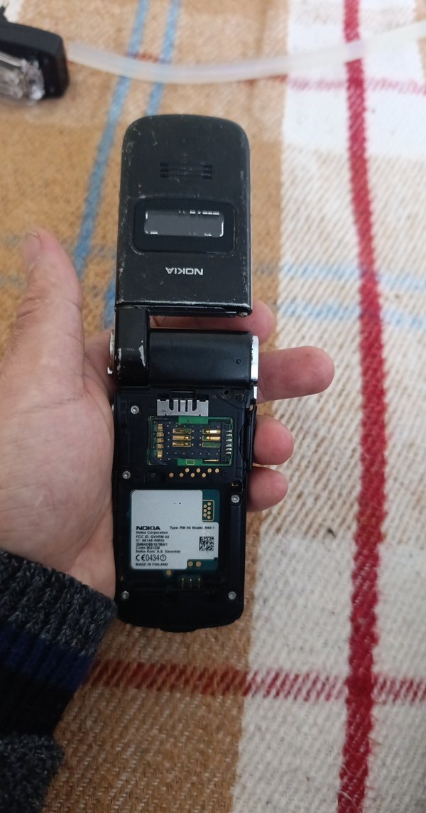 Nokia N93 Siyah Kapaklı Telefon film sıkıntılı - Görsel 3