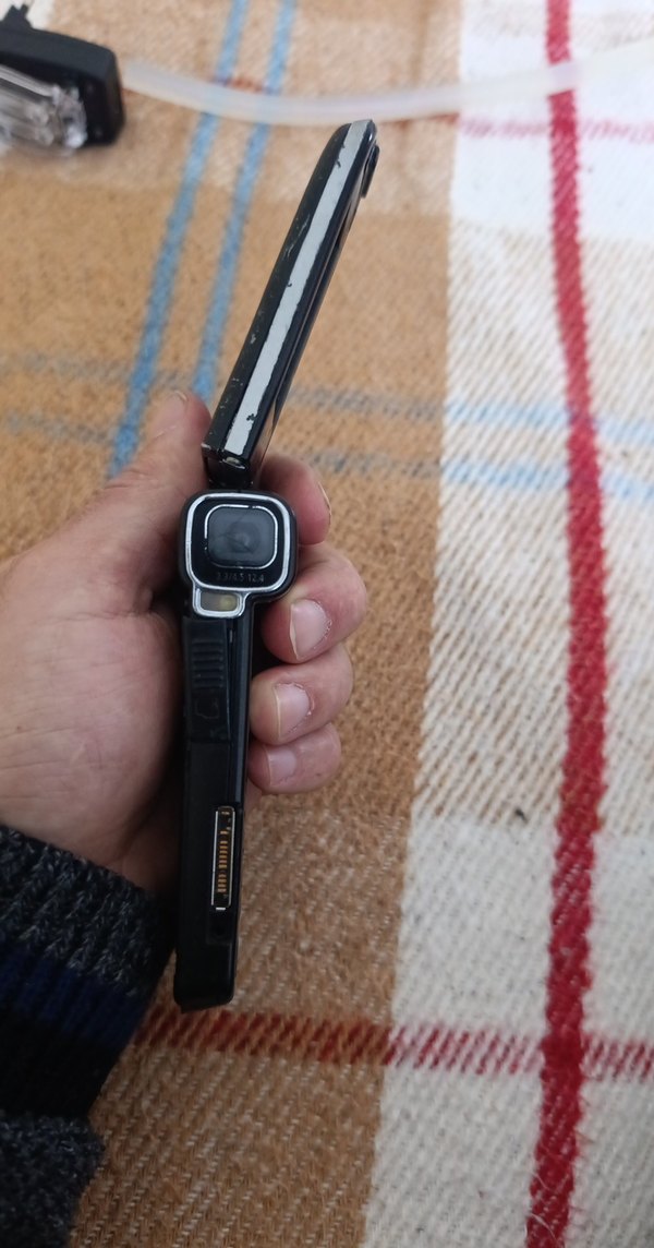 Nokia N93 Siyah Kapaklı Telefon film sıkıntılı - Görsel 4