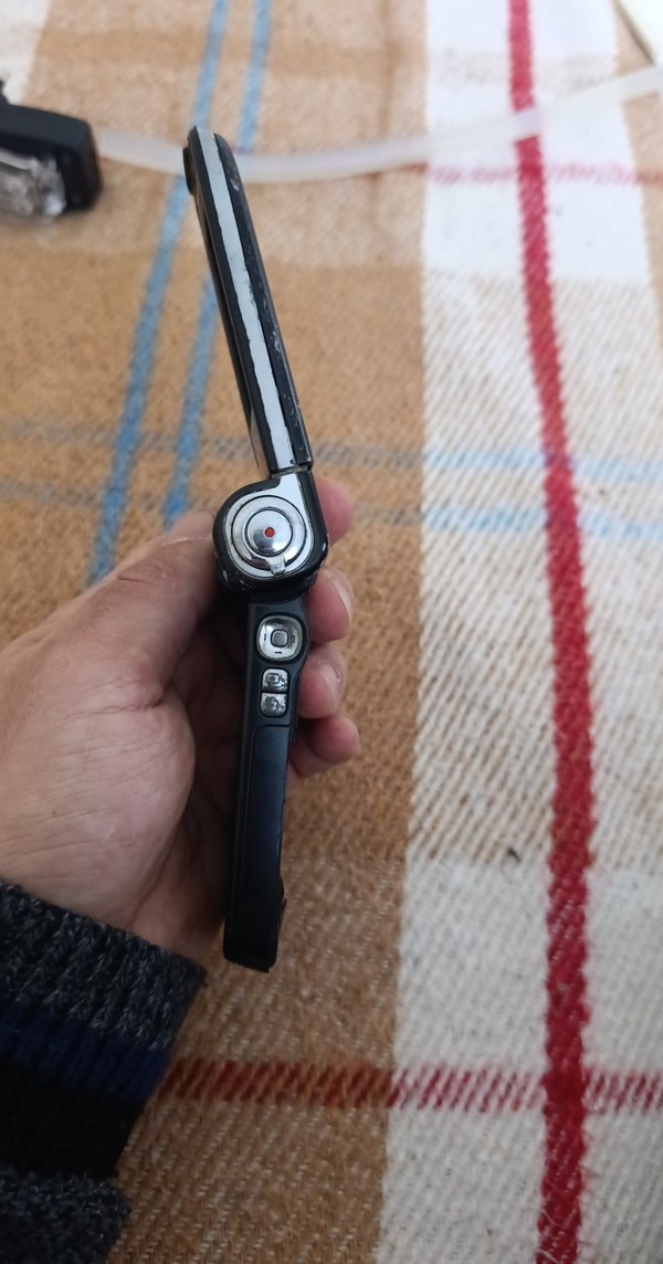 Nokia N93 Siyah Kapaklı Telefon film sıkıntılı - Görsel 2