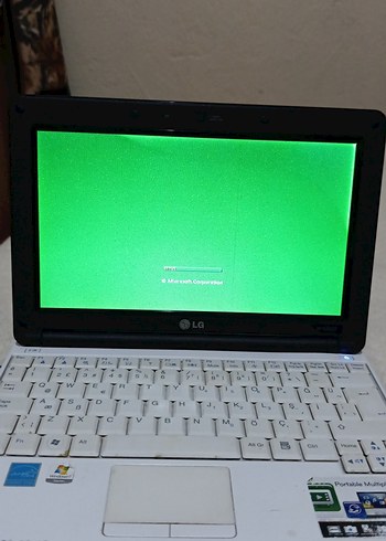 Yeşil Ekranlı LG x130 Dizüstü Bilgisayar - Görsel 3