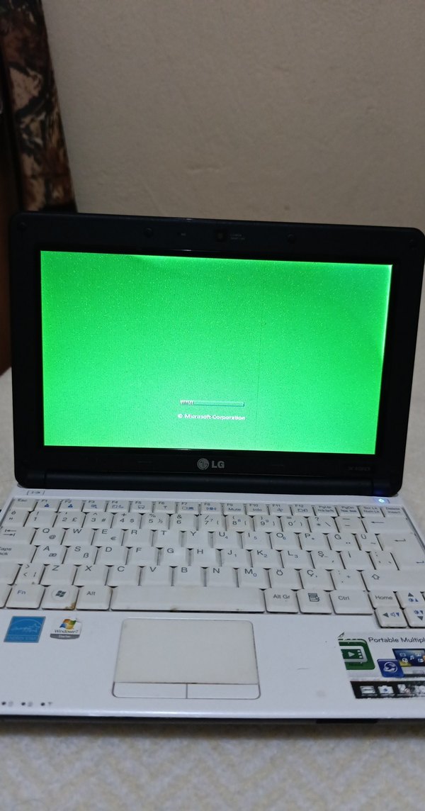 Yeşil Ekranlı LG x130 Dizüstü Bilgisayar - Görsel 3