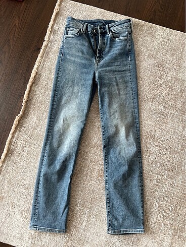 Zara Yüksekbel jean