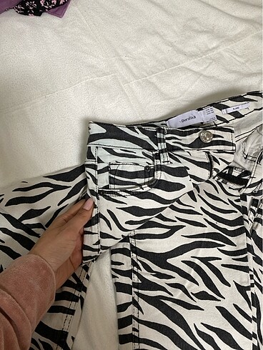 38 Beden çeşitli Renk Bershka zebra desen pantolon