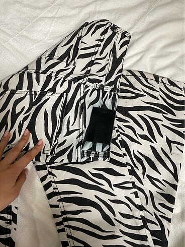 38 Beden Bershka zebra desen pantolon