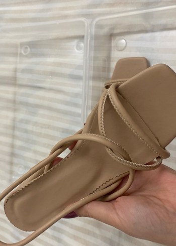 Bej Zincir Detaylı Stiletto Kadın Sandalet - Görsel 4