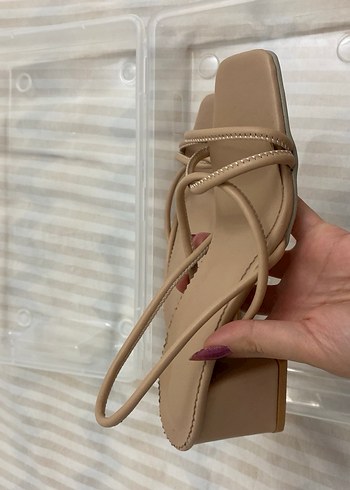 Bej Zincir Detaylı Stiletto Kadın Sandalet - Görsel 3