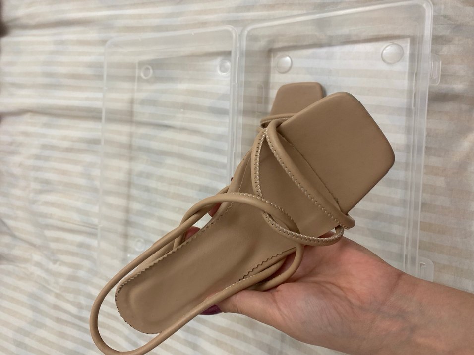 Bej Zincir Detaylı Stiletto Kadın Sandalet - Görsel 4