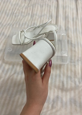 Beyaz Minimalist Topuklu Kadın Sandalet - Görsel 5